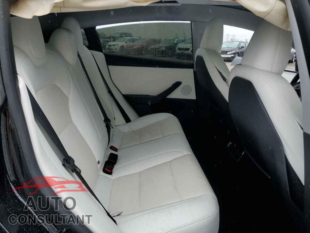 TESLA MODEL 3 2024 - 5YJ3E1EA4RF814351