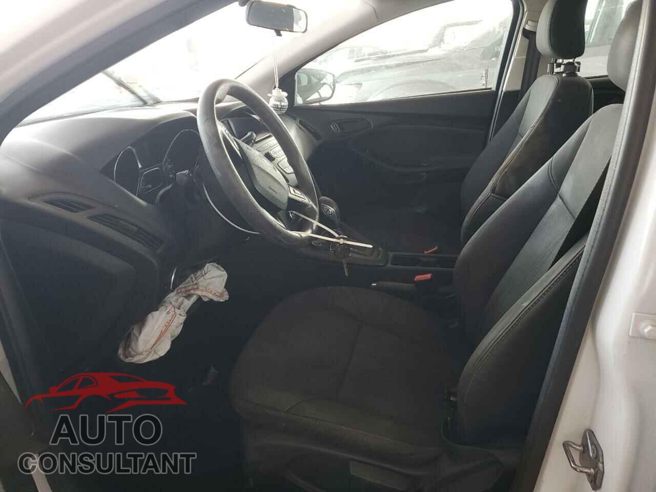 FORD FOCUS 2017 - 1FADP3E29HL240575