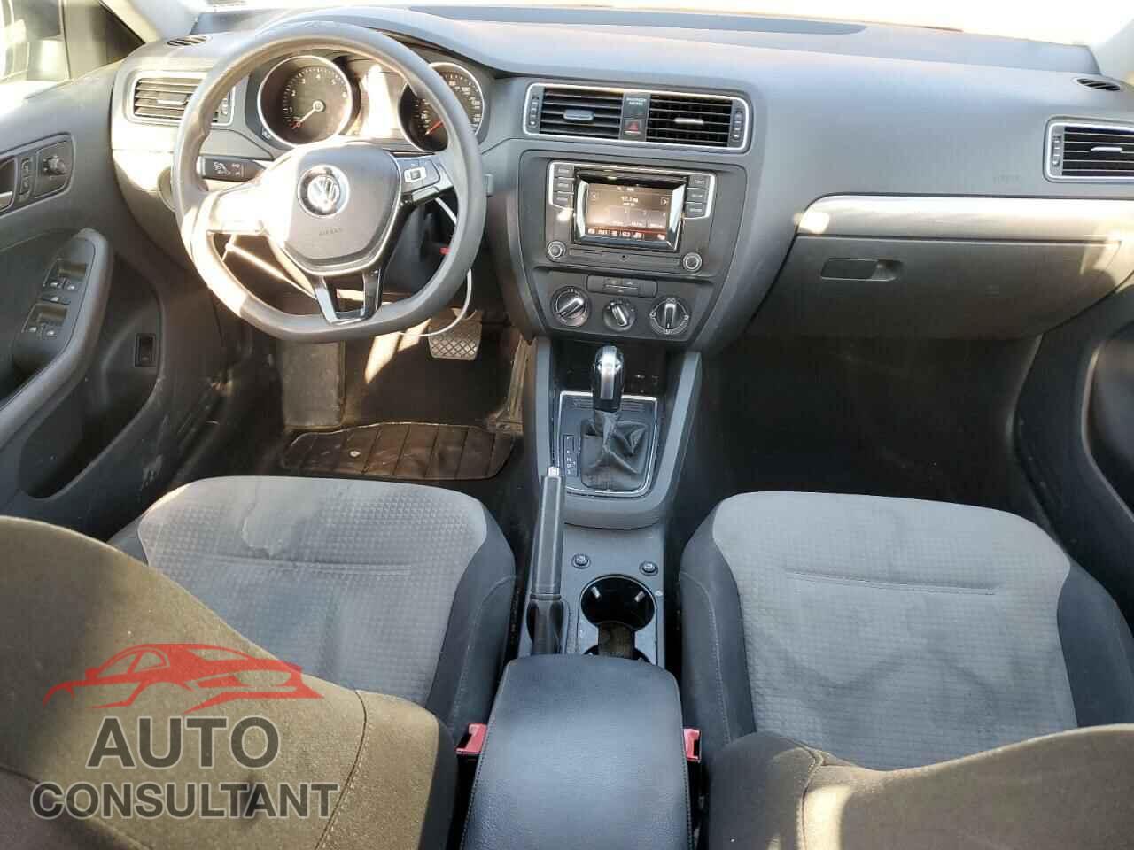 VOLKSWAGEN JETTA 2017 - 3VW2B7AJ5HM259611