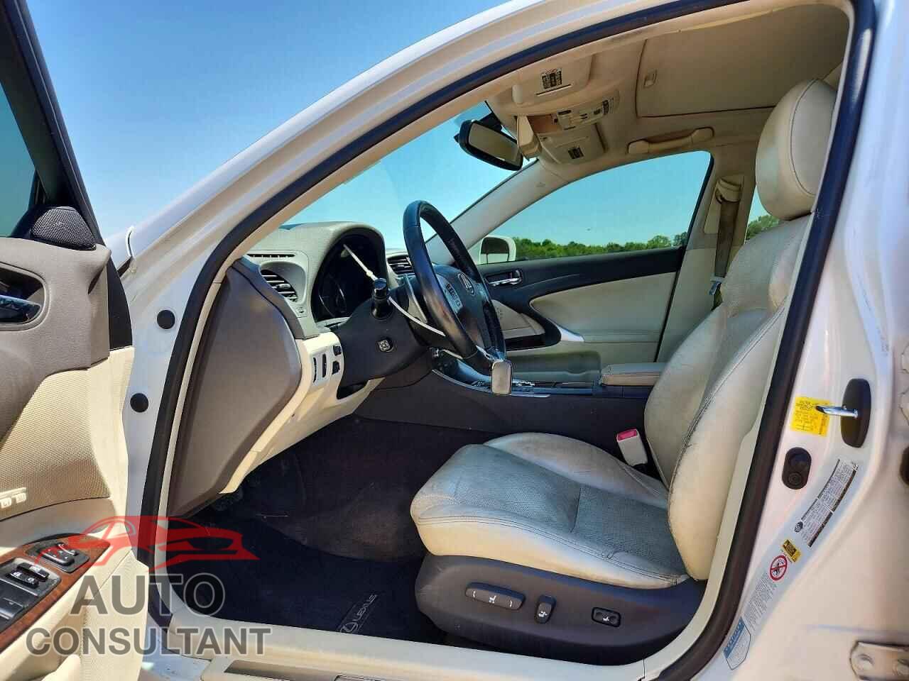 LEXUS IS 2012 - JTHCF5C27C5057792