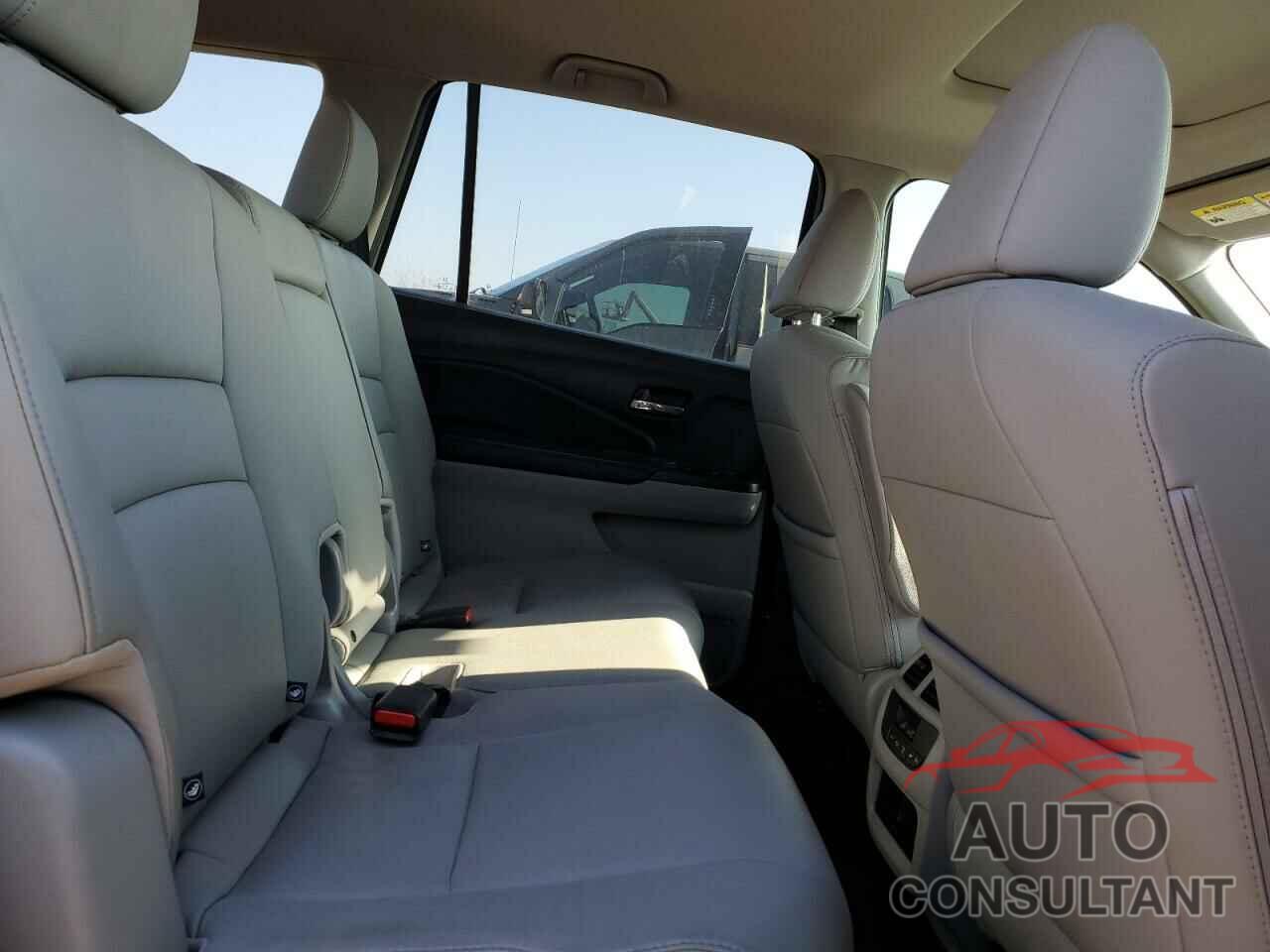 HONDA PILOT 2017 - 5FNYF5H53HB020481