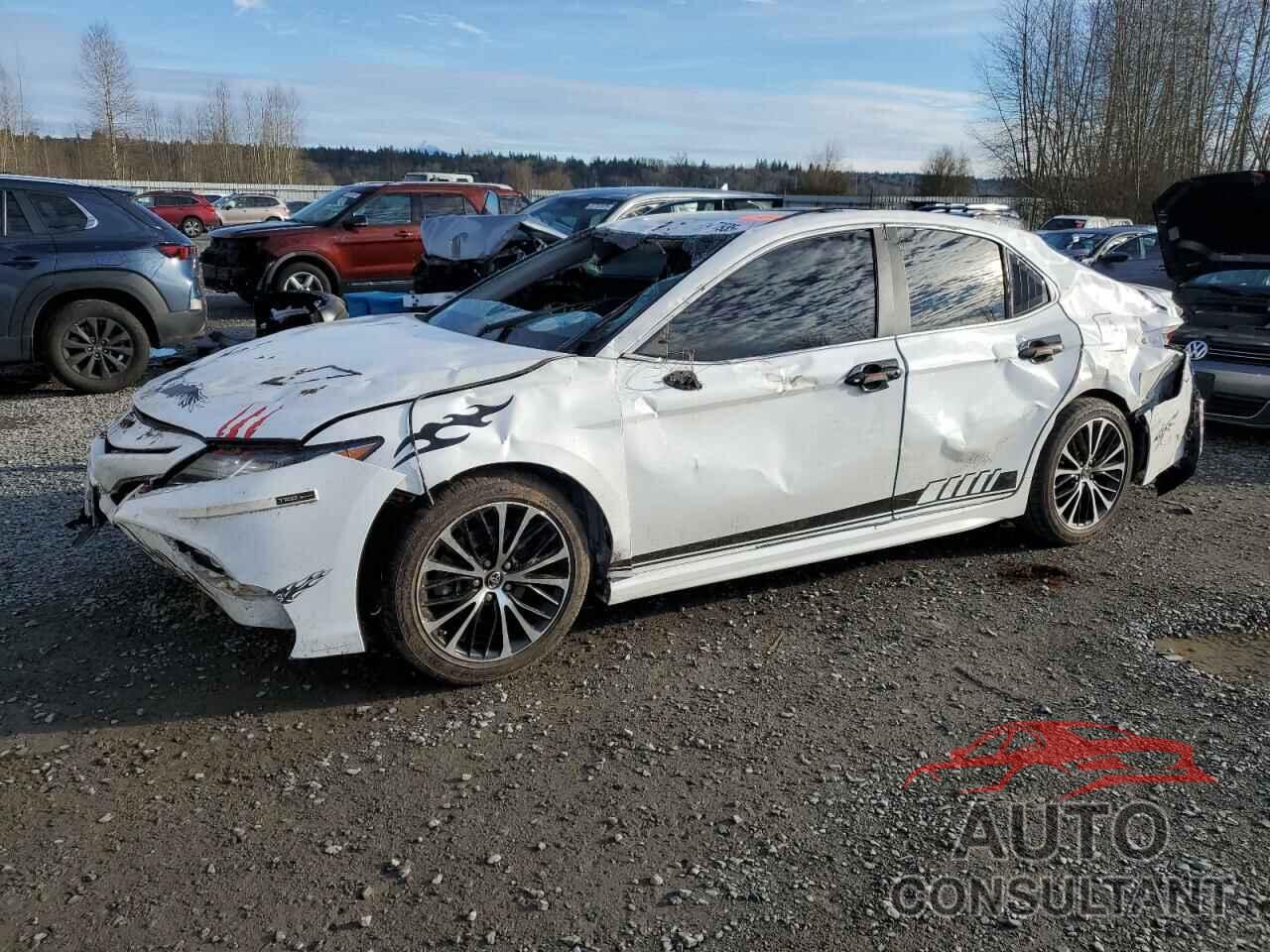 TOYOTA CAMRY 2018 - 4T1B11HK6JU043006