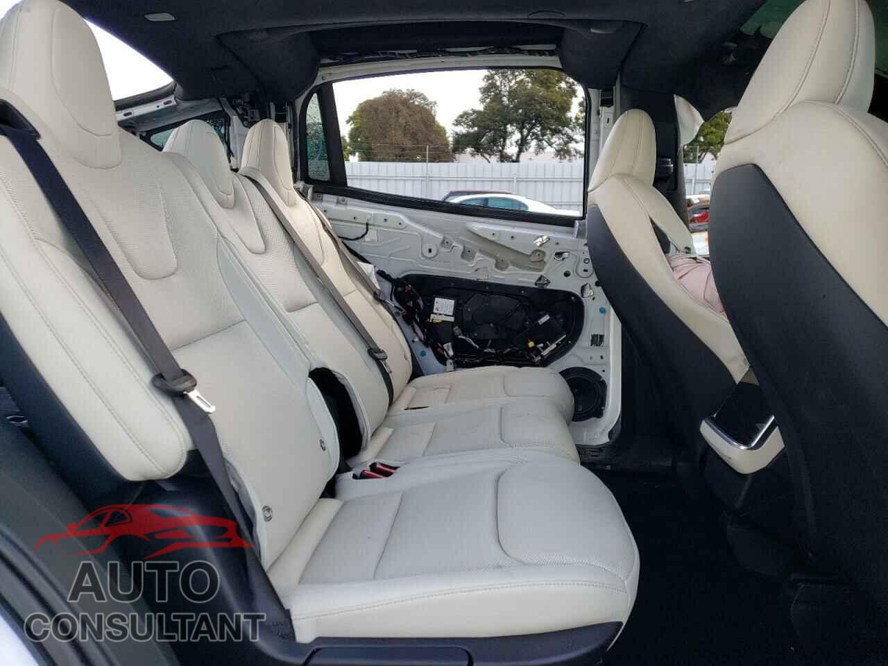 TESLA MODEL X 2023 - 7SAXCAE5XPF412103