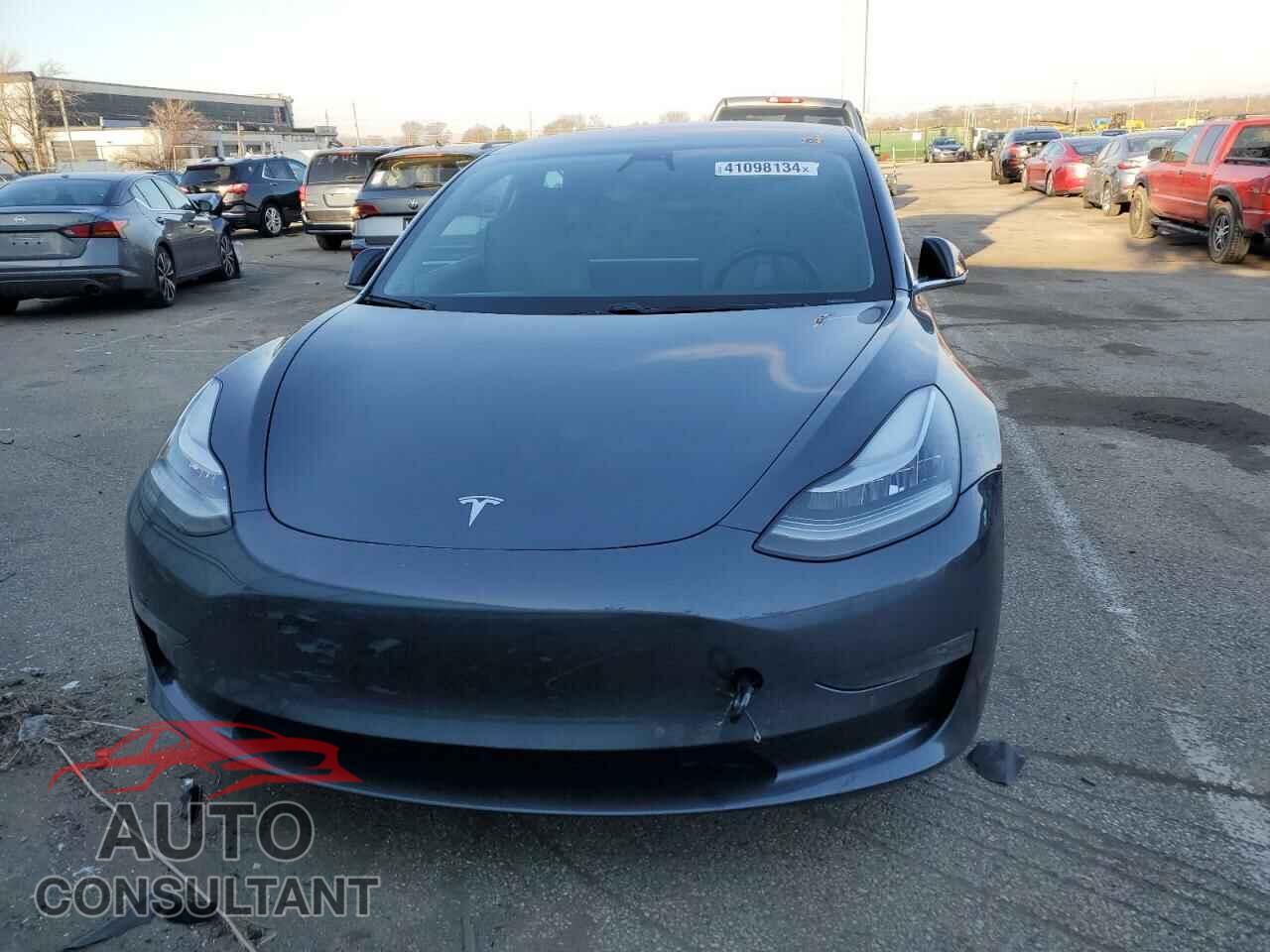 TESLA MODEL 3 2018 - 5YJ3E1EA7JF019038