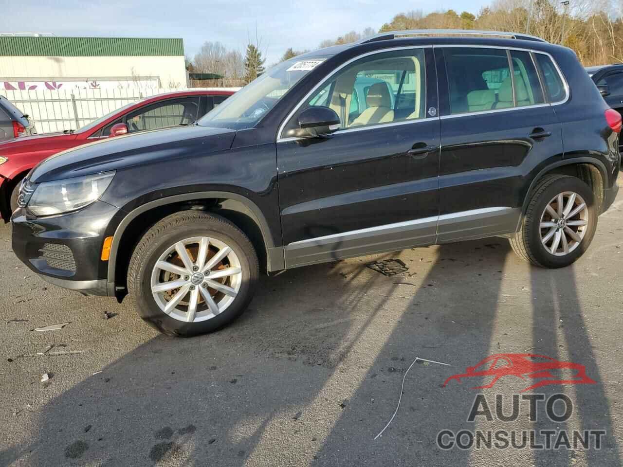 VOLKSWAGEN TIGUAN 2017 - WVGSV7AX6HK032381