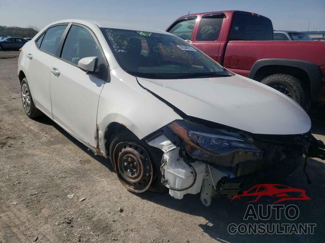 TOYOTA COROLLA 2018 - 5YFBURHE2JP818130