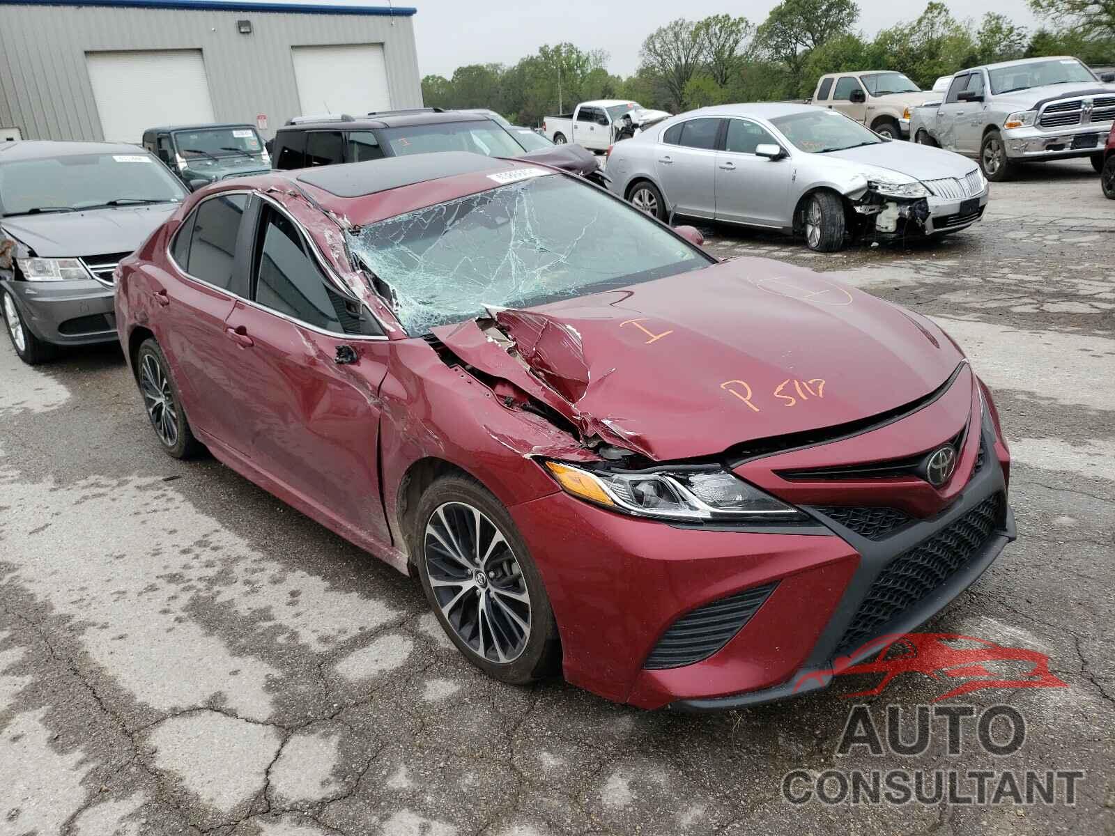 TOYOTA CAMRY 2018 - 4T1B11HK2JU582786