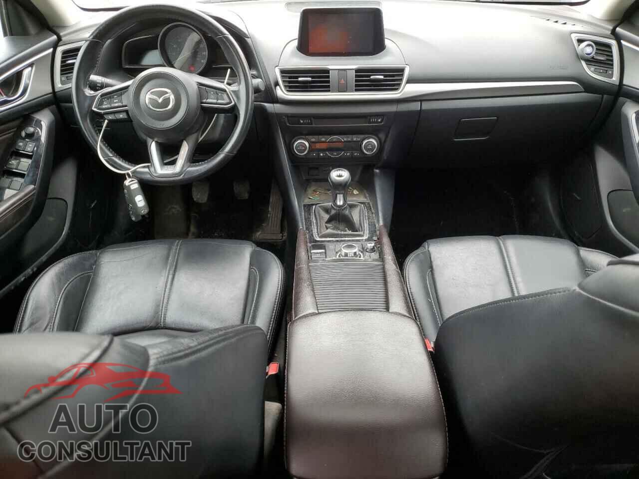 MAZDA 3 2018 - 3MZBN1L38JM262995
