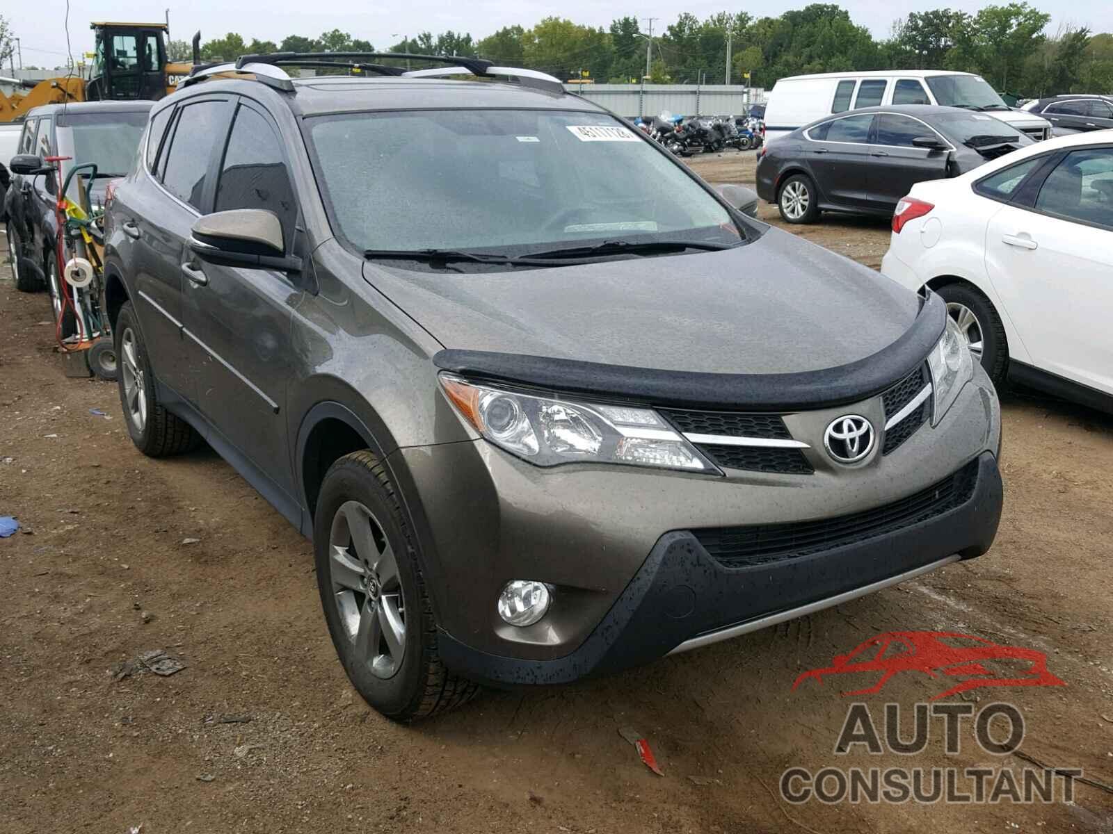 TOYOTA RAV4 XLE 2015 - JTMRFREV1FD120647