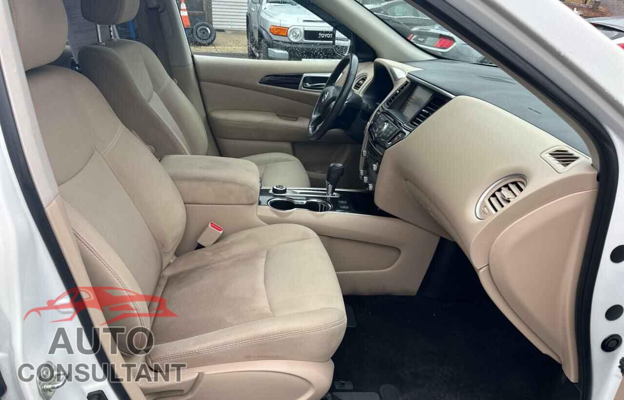 NISSAN PATHFINDER 2017 - 5N1DR2MM5HC697381