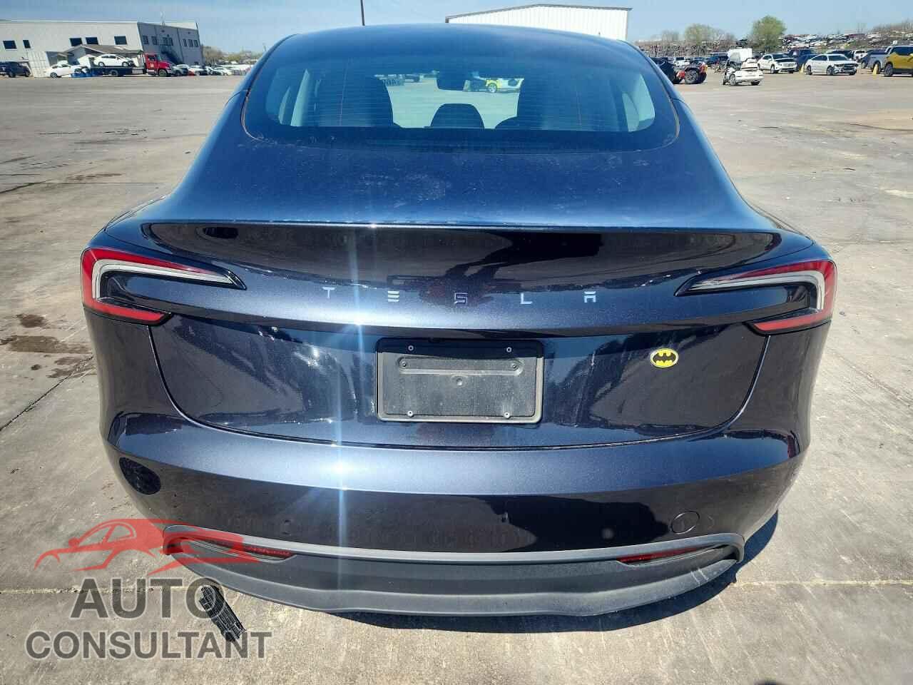 TESLA MODEL 3 2025 - 5YJ3E1EA8SF020975