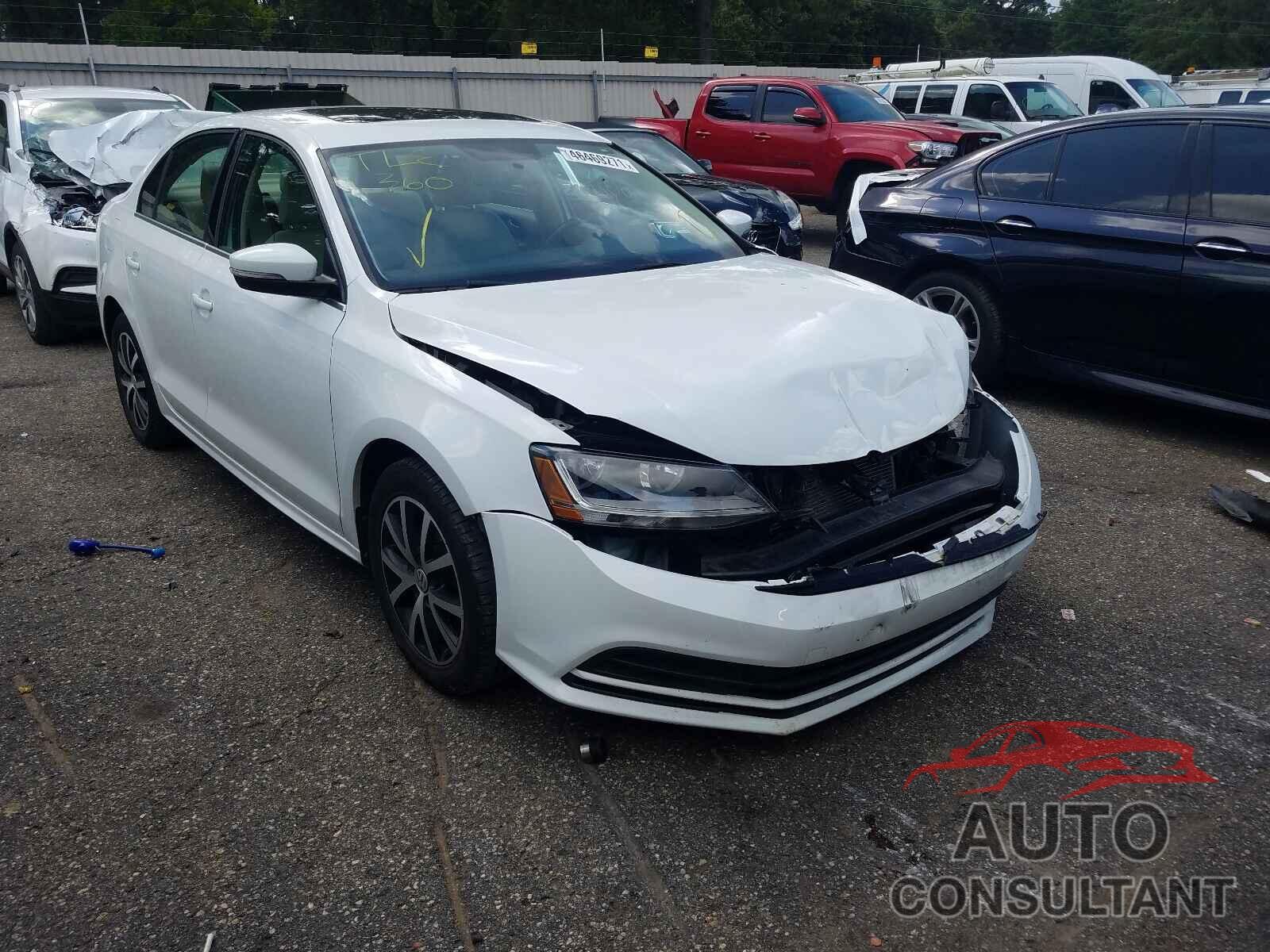 VOLKSWAGEN JETTA 2018 - 3VWDB7AJ5JM229748