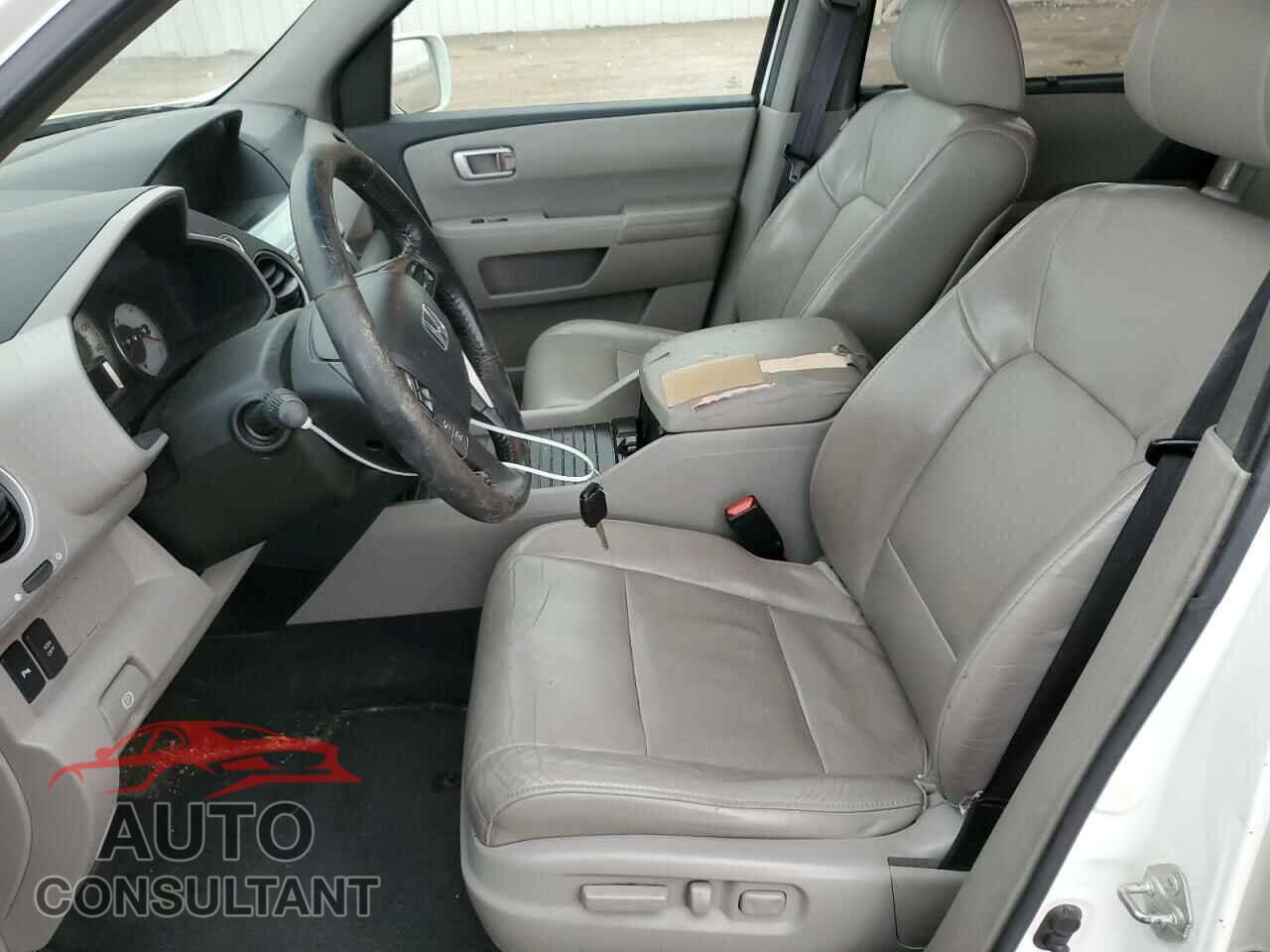 HONDA PILOT 2011 - 5FNYF4H96BB036744