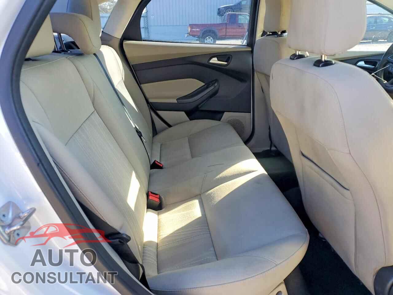 FORD FOCUS 2018 - 1FADP3FE8JL313191