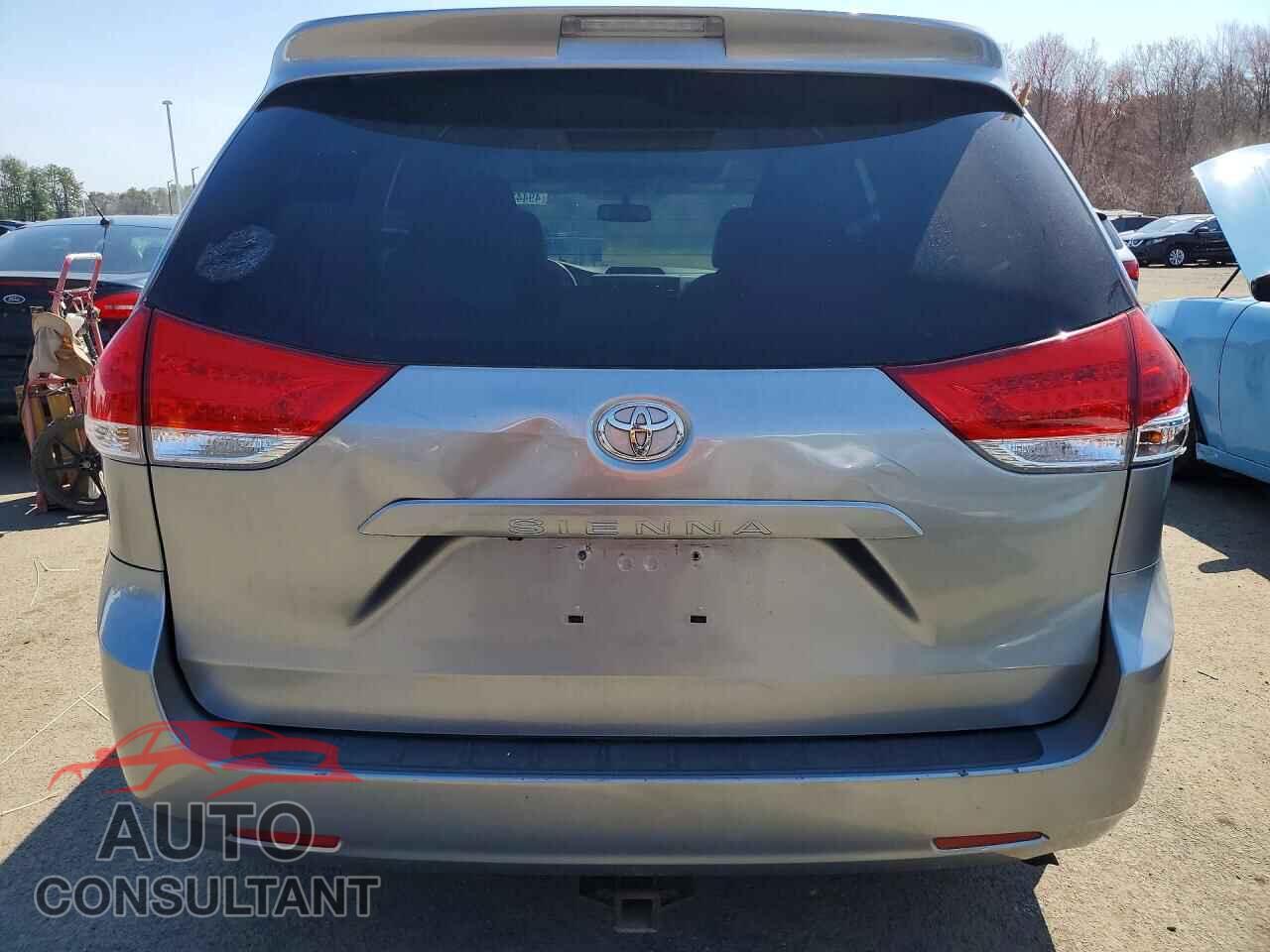 TOYOTA SIENNA 2013 - 5TDDK3DC8DS062041