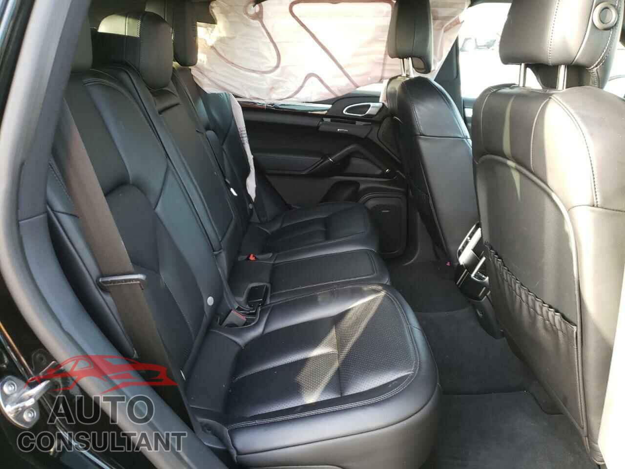 PORSCHE CAYENNE 2018 - WP1AA2A20JKA00954