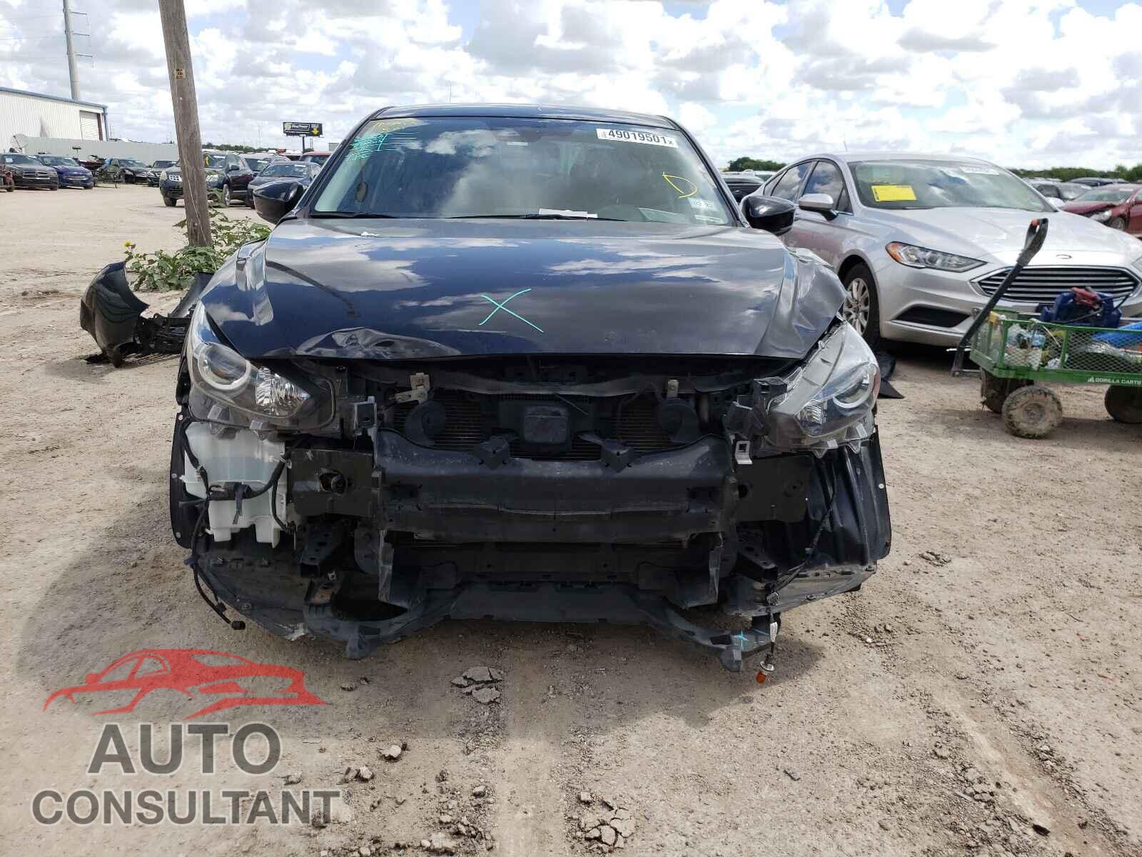 MAZDA 3 2018 - 3MZBN1U76JM273639