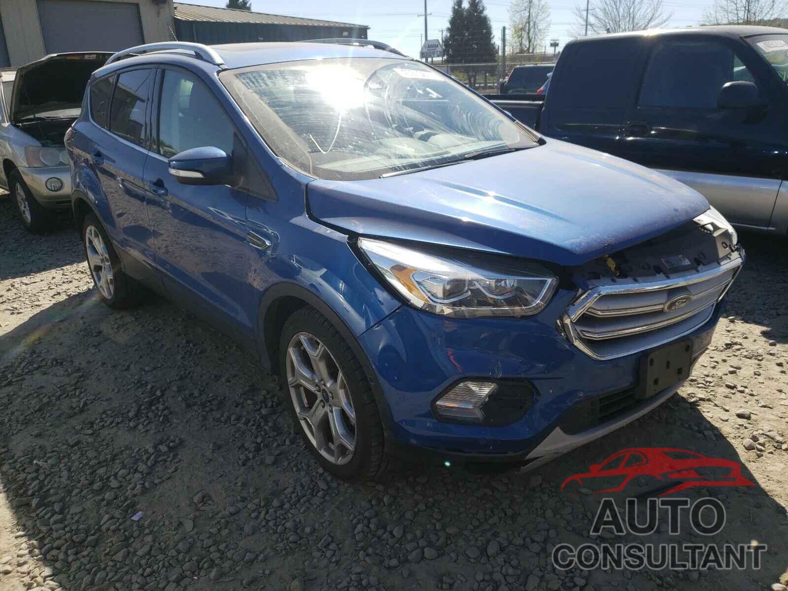 FORD ESCAPE 2017 - 1FMCU9J99HUD20663