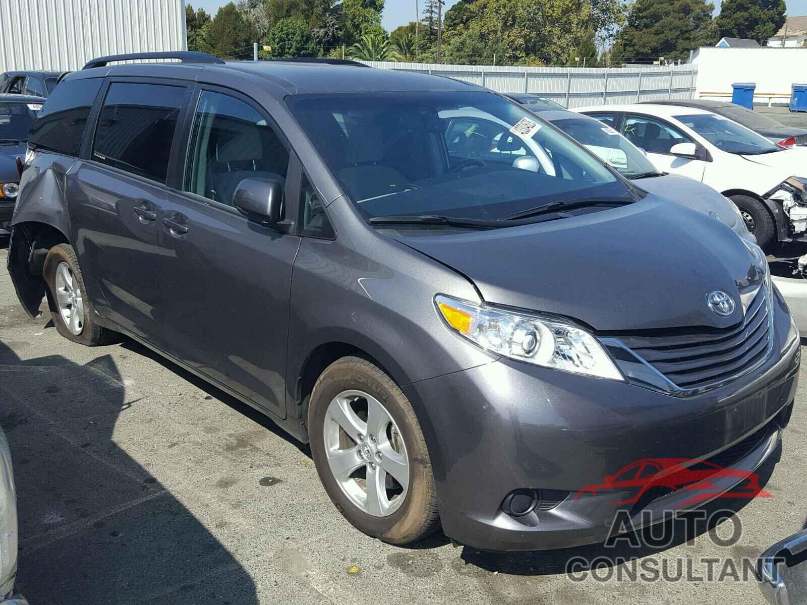 TOYOTA SIENNA LE 2017 - 5TDKZ3DC8HS894701