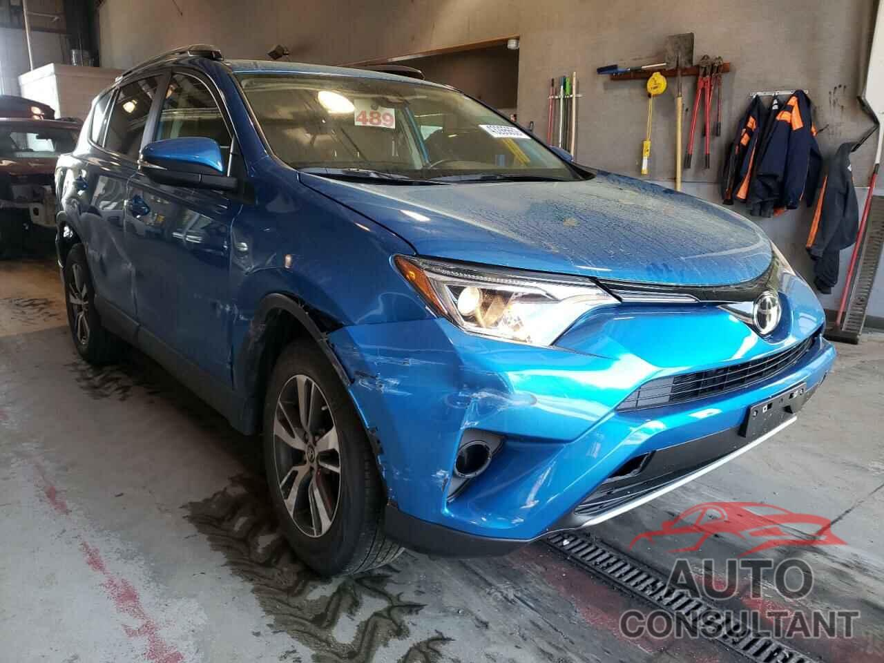TOYOTA RAV4 2018 - JTMRFREV7JJ717375