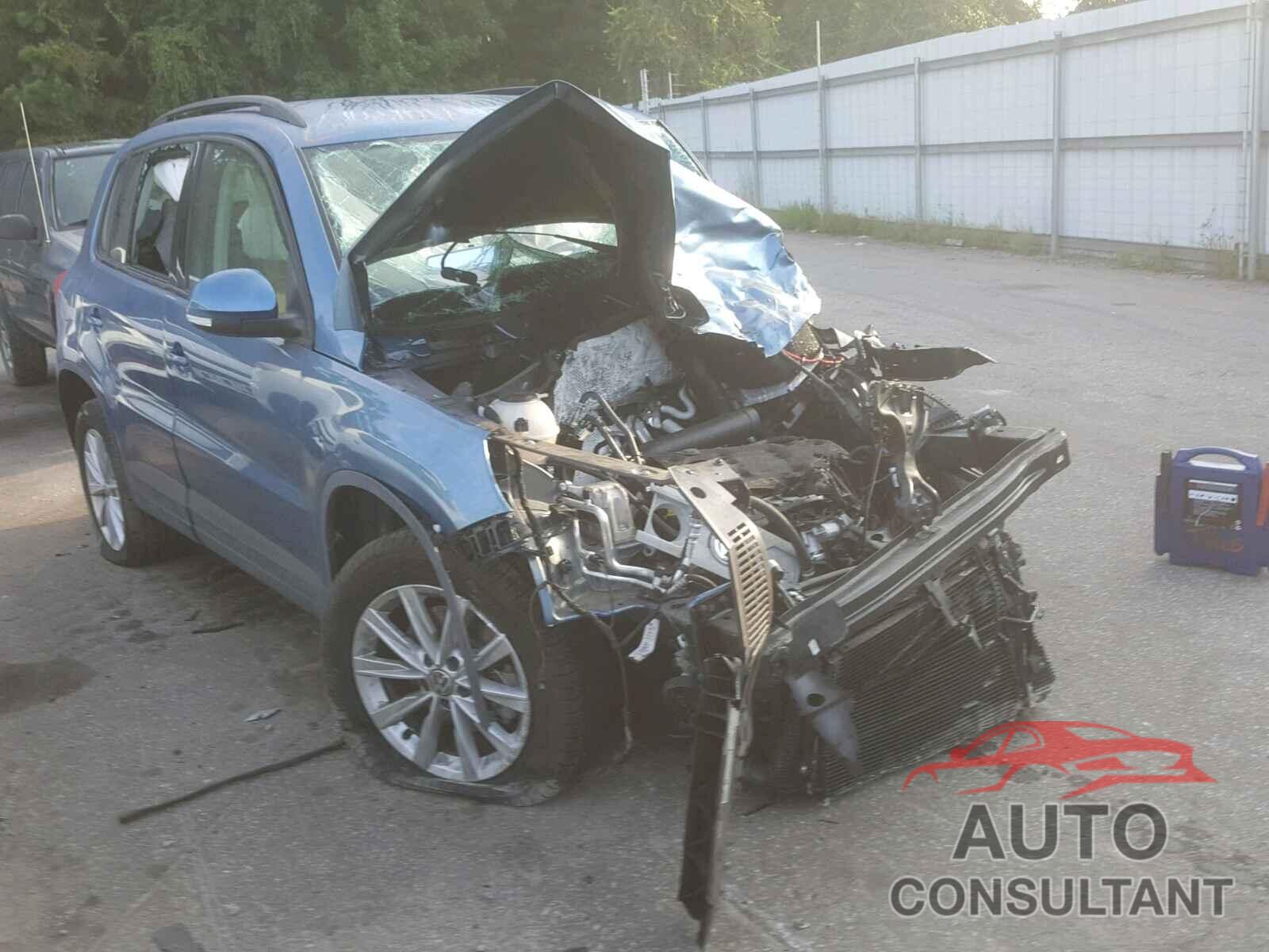 VOLKSWAGEN TIGUAN S 2017 - WVGAV7AX4HK048686