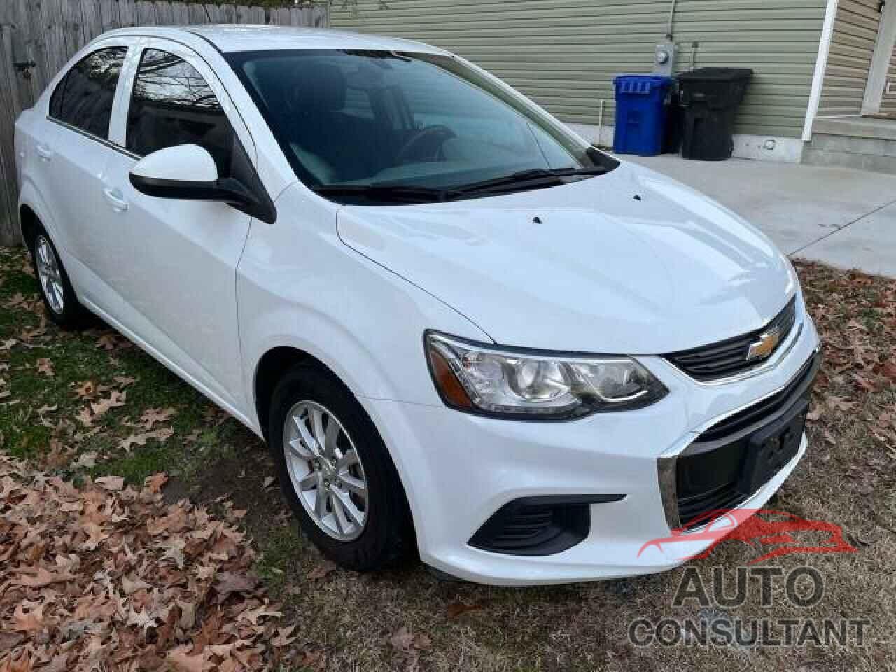 CHEVROLET SONIC 2018 - 1G1JD5SH9J4104921