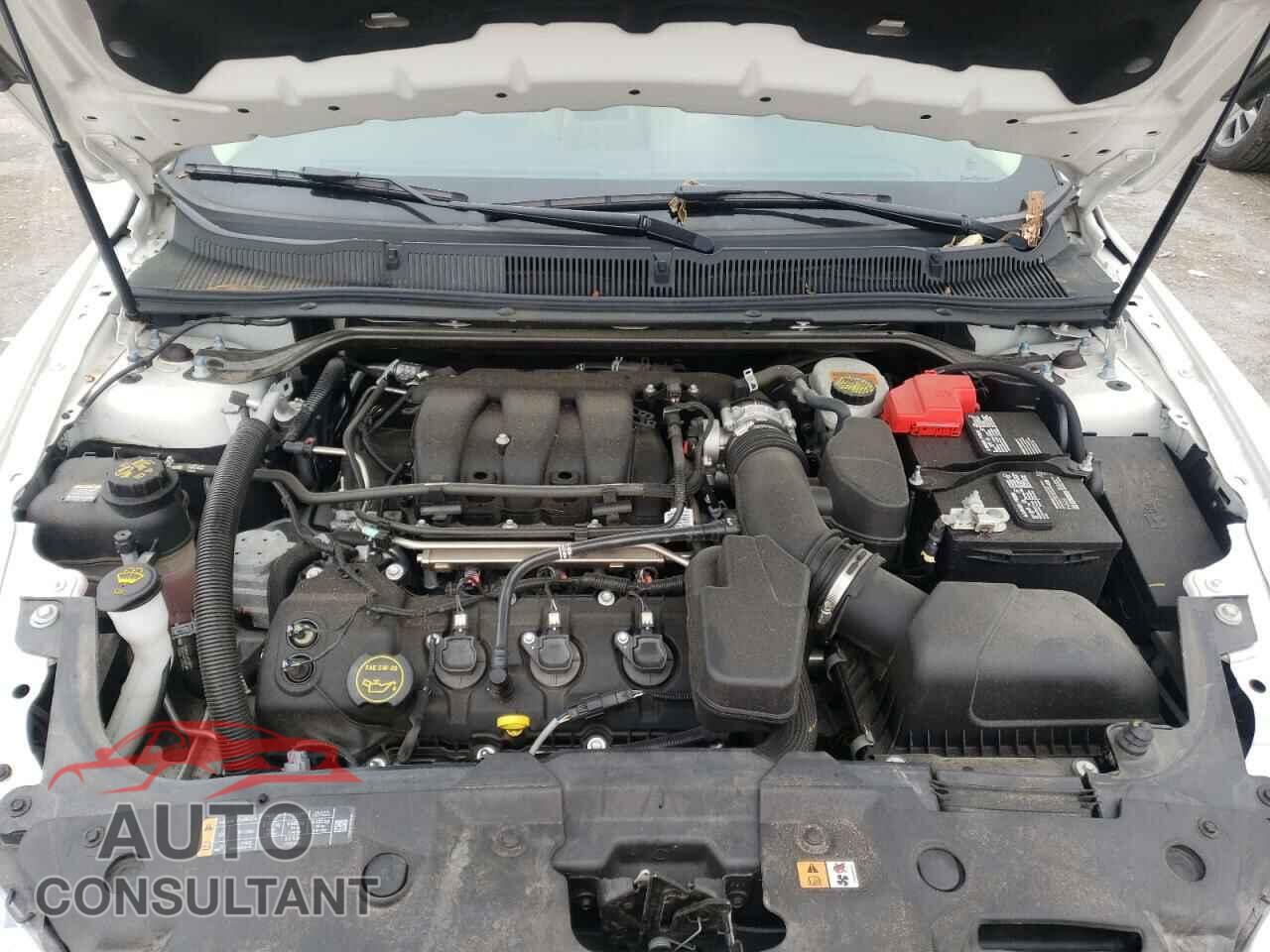 FORD TAURUS 2018 - 1FAHP2E83JG105686