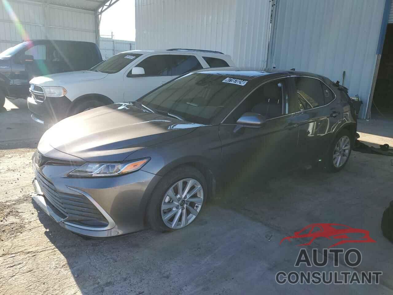 TOYOTA CAMRY 2022 - 4T1C11AK5NU647683