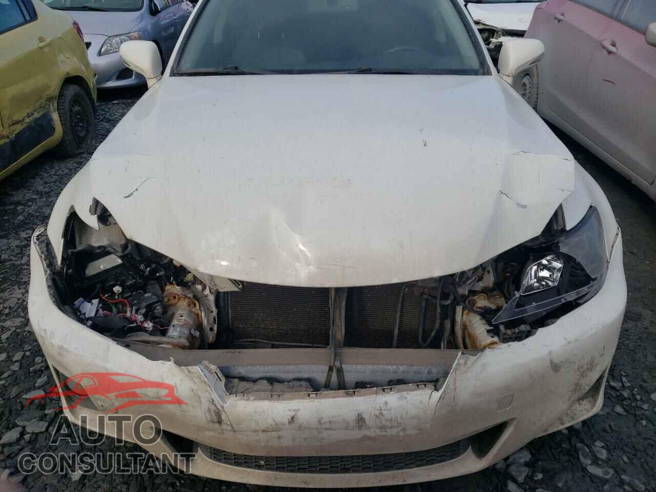 LEXUS IS 2011 - JTHCF5C21B5052246