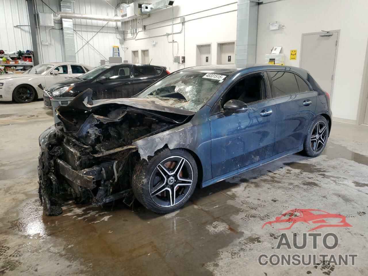 MERCEDES-BENZ A-CLASS 2019 - WDD3F4HB9KJ080359
