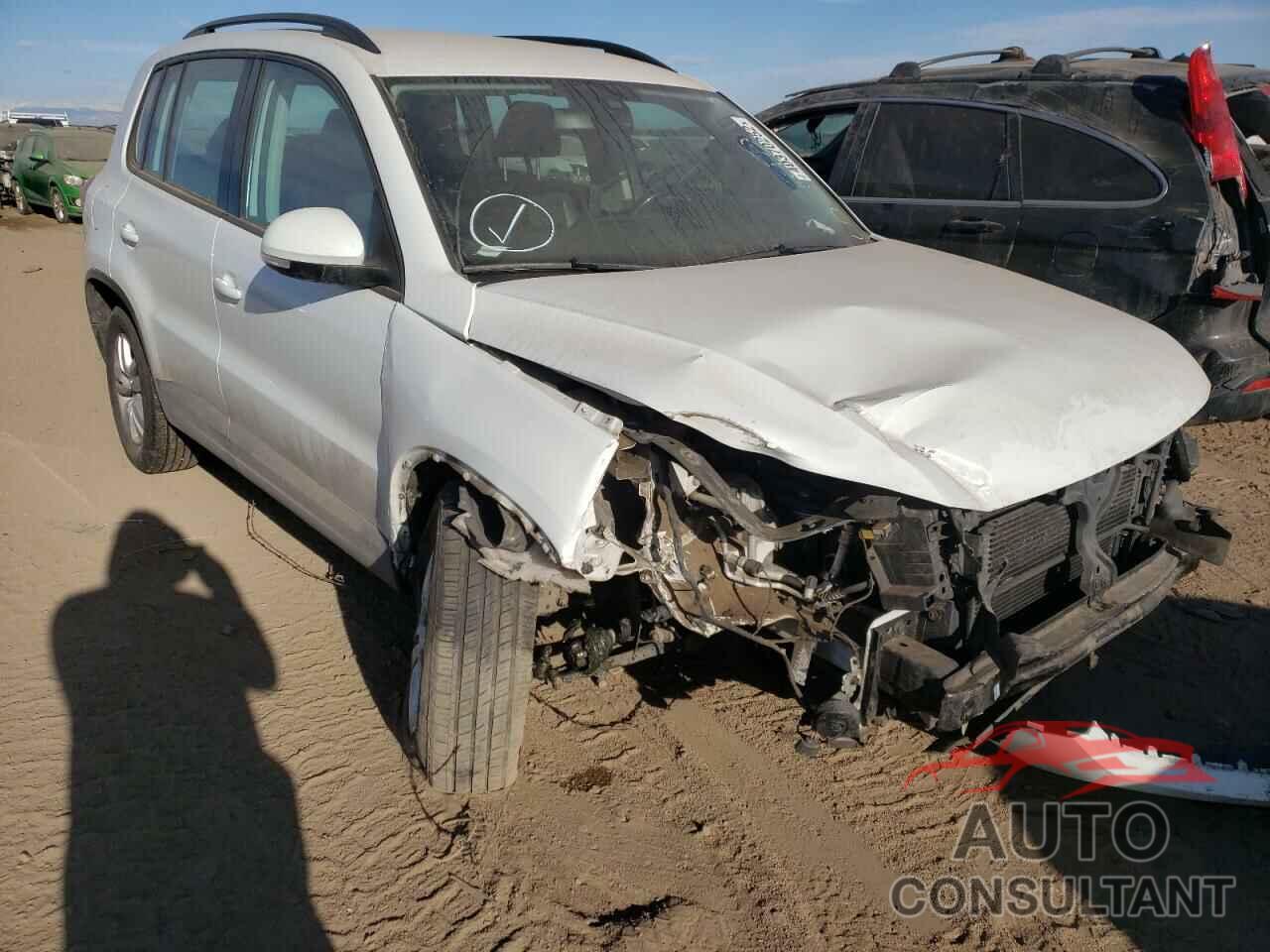 VOLKSWAGEN TIGUAN 2017 - WVGAV7AX6HK003023