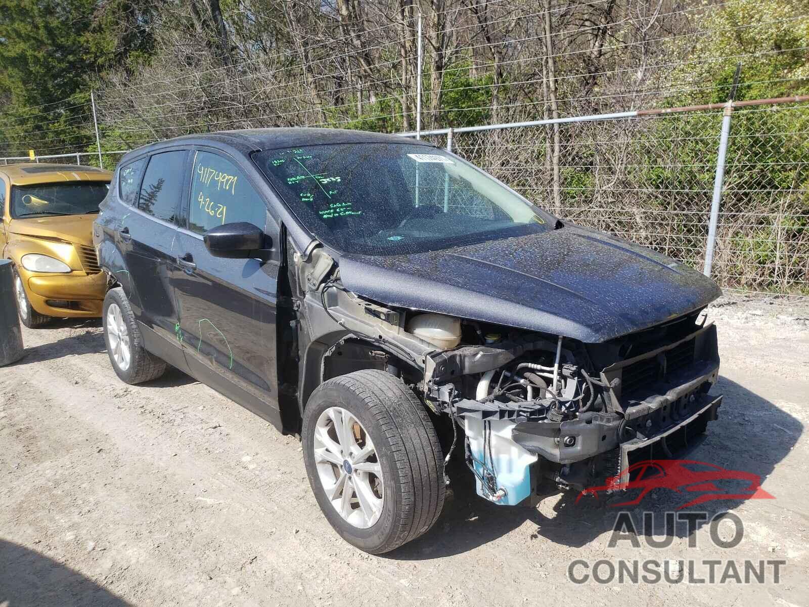 FORD ESCAPE 2017 - 1FMCU0GD5HUA79711