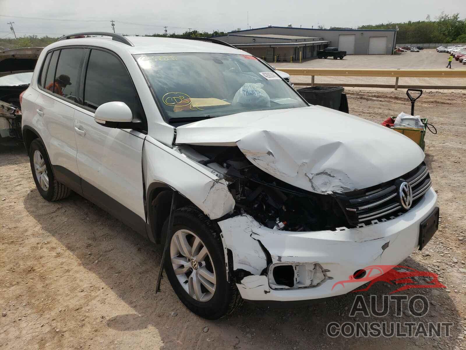 VOLKSWAGEN TIGUAN 2017 - WVGAV7AX7HK038038