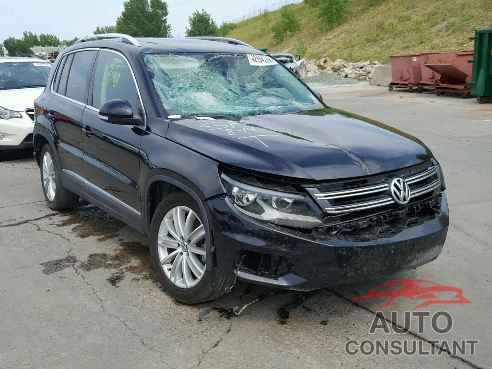 VOLKSWAGEN TIGUAN S 2015 - WVGBV7AX6FW608783