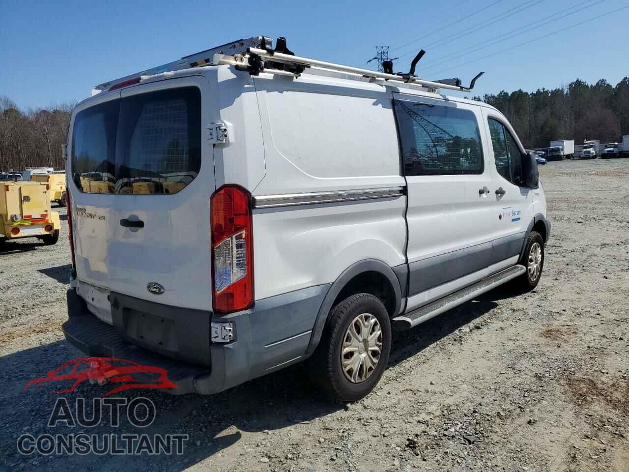 FORD TRANSIT 2017 - 1FTYR1YMXHKB00032