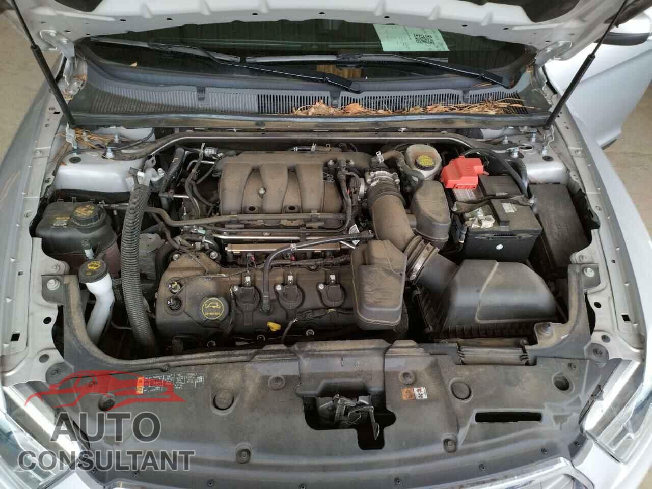 FORD TAURUS 2018 - 1FAHP2E82JG136752