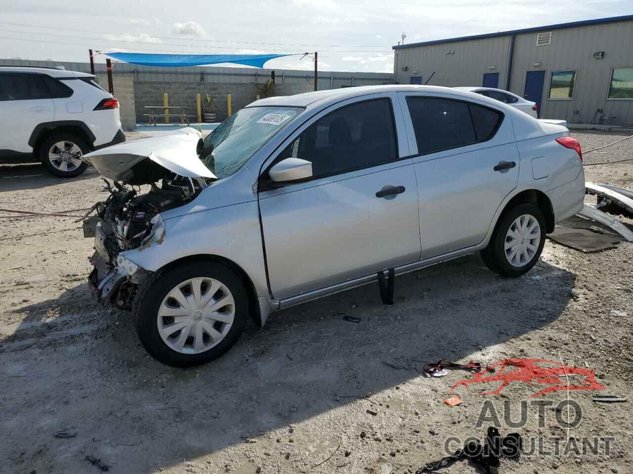 NISSAN VERSA 2018 - 3N1CN7AP0JL859924