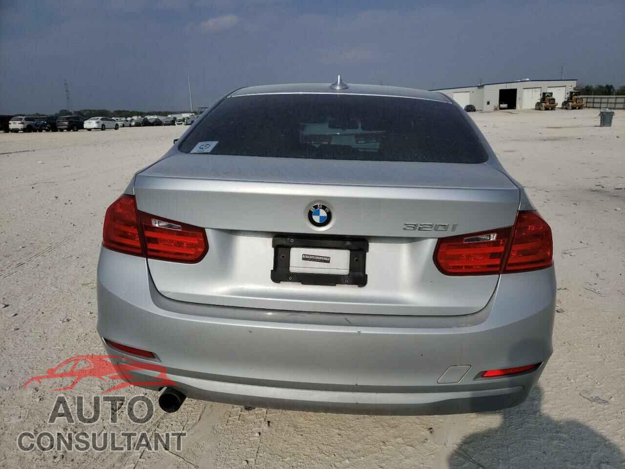 BMW 3 SERIES 2015 - WBA3B1G59FNT04564