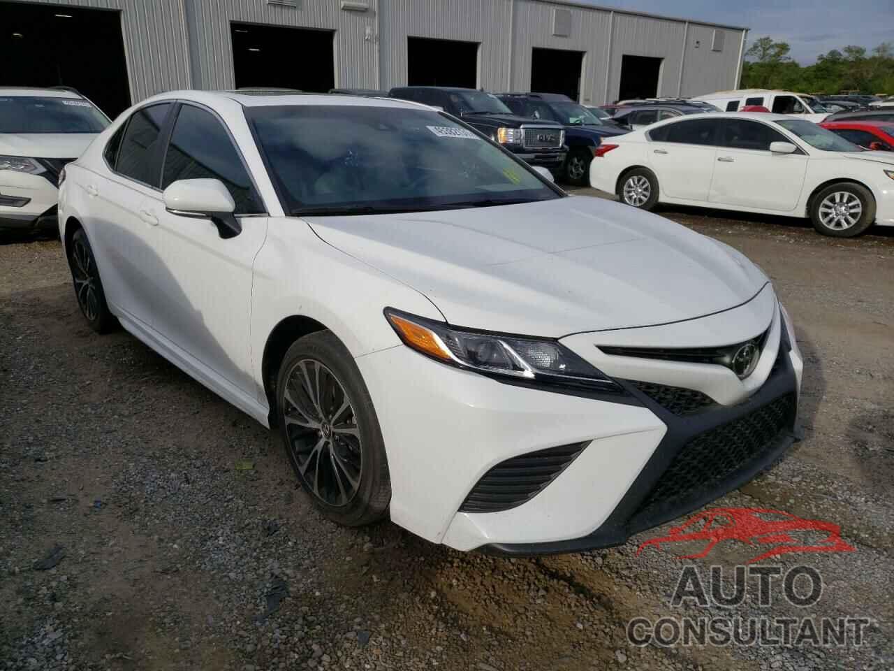 TOYOTA CAMRY 2018 - 4T1B11HK2JU618234