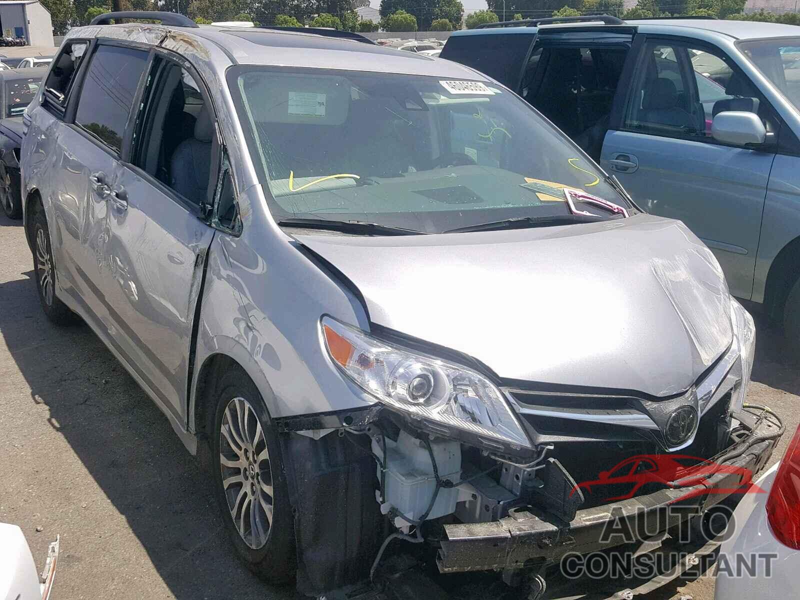 TOYOTA SIENNA XLE 2018 - 5TDYZ3DC9JS909304