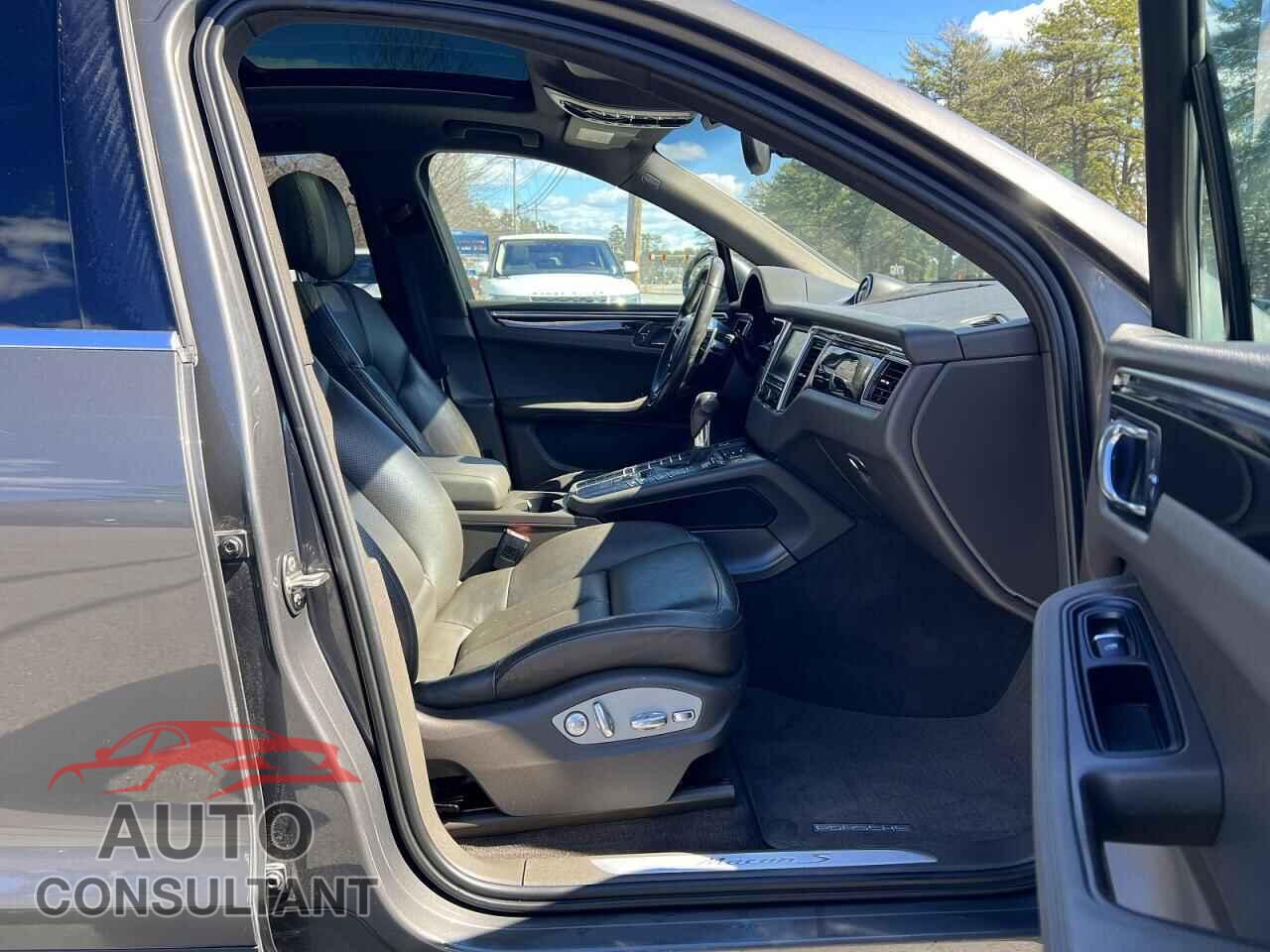PORSCHE MACAN 2015 - WP1AB2A56FLB63200