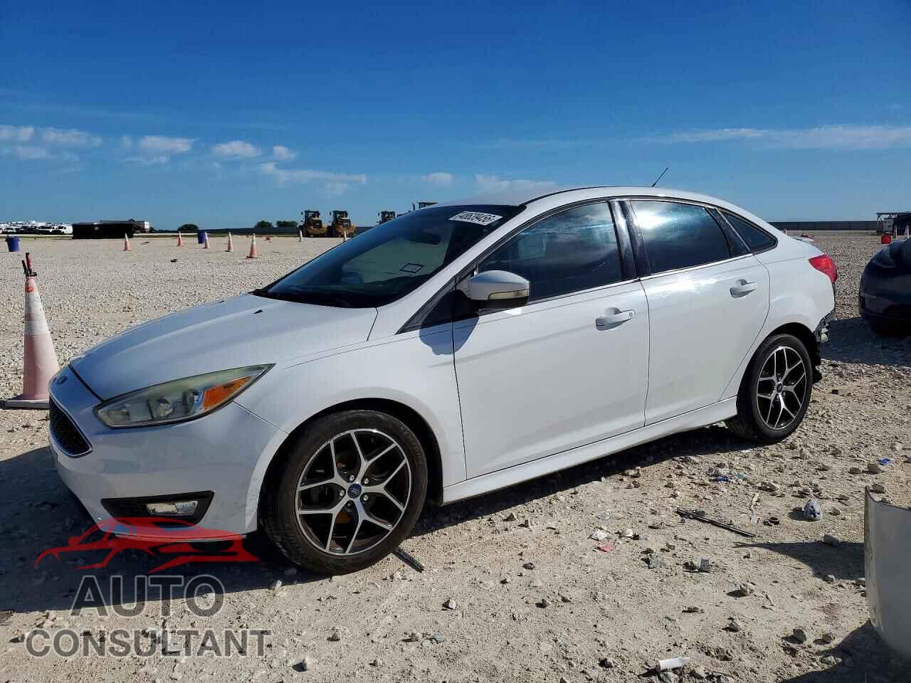 FORD FOCUS 2015 - 1FADP3F28FL280836