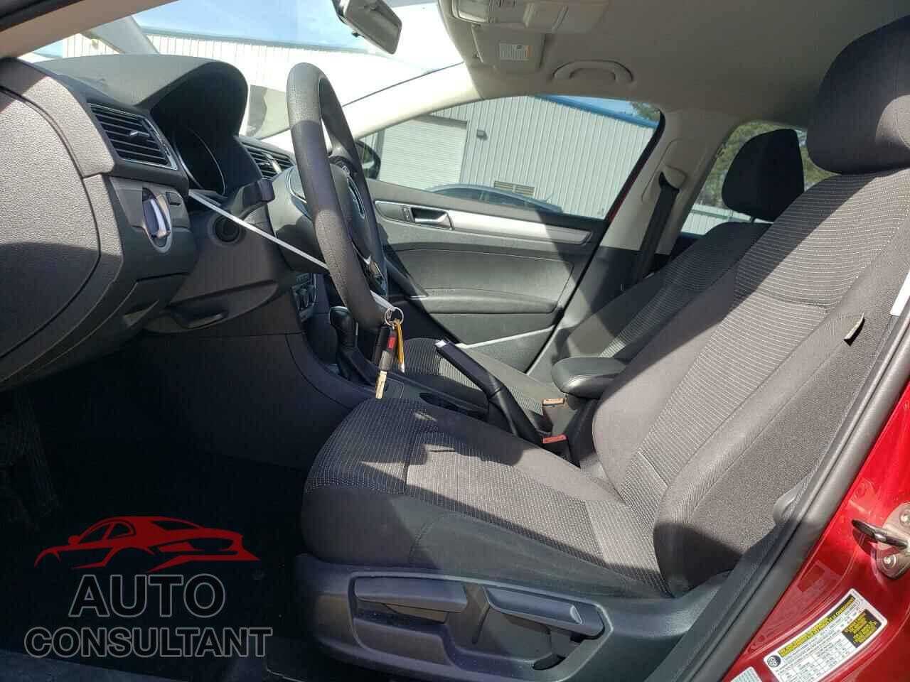 VOLKSWAGEN PASSAT 2017 - 1VWAT7A37HC083723