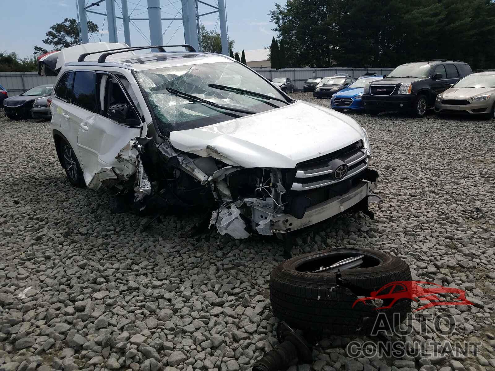 TOYOTA HIGHLANDER 2018 - 5TDJZRFH2JS886249