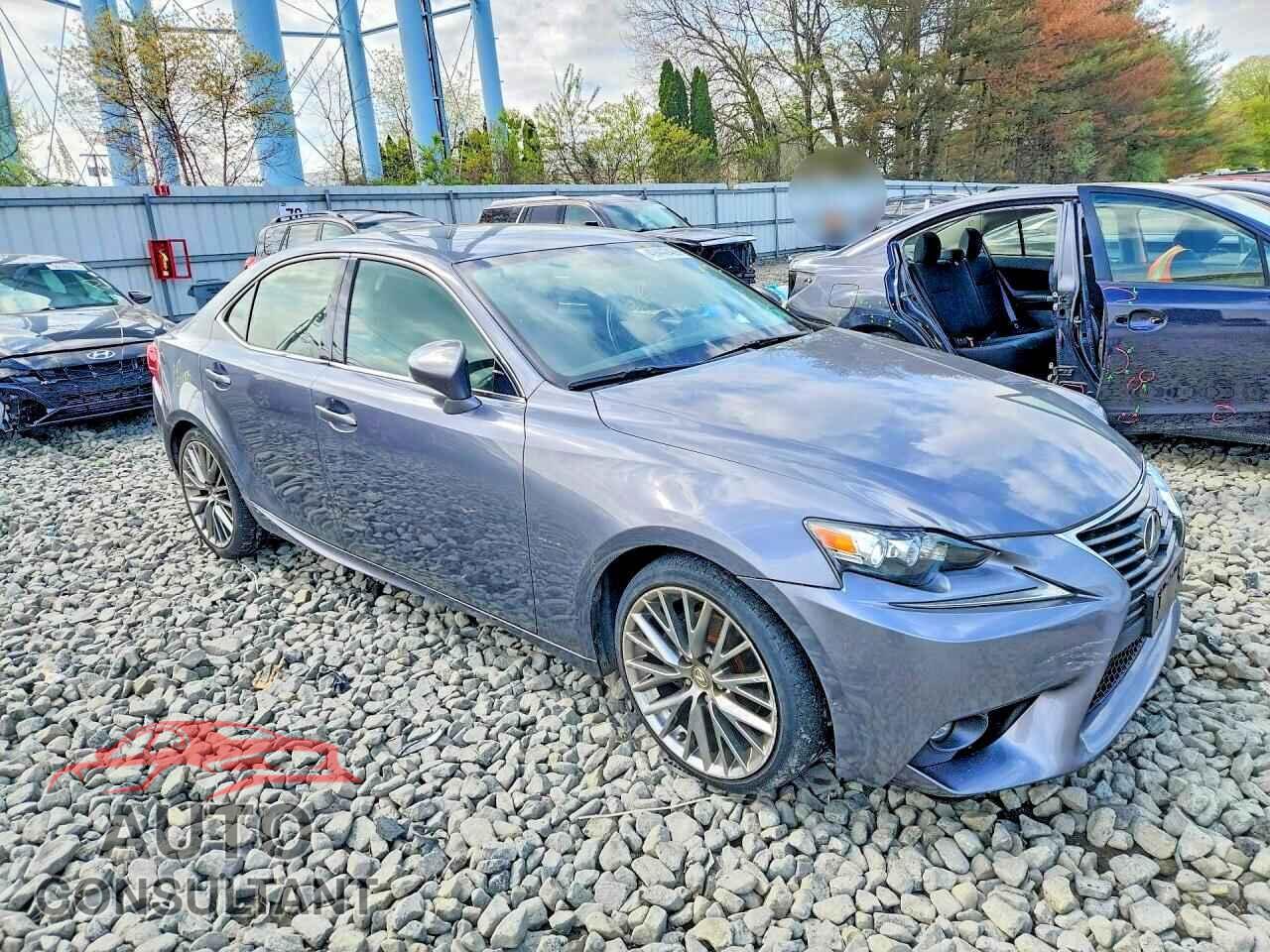 LEXUS IS 2015 - JTHCF1D20F5018604