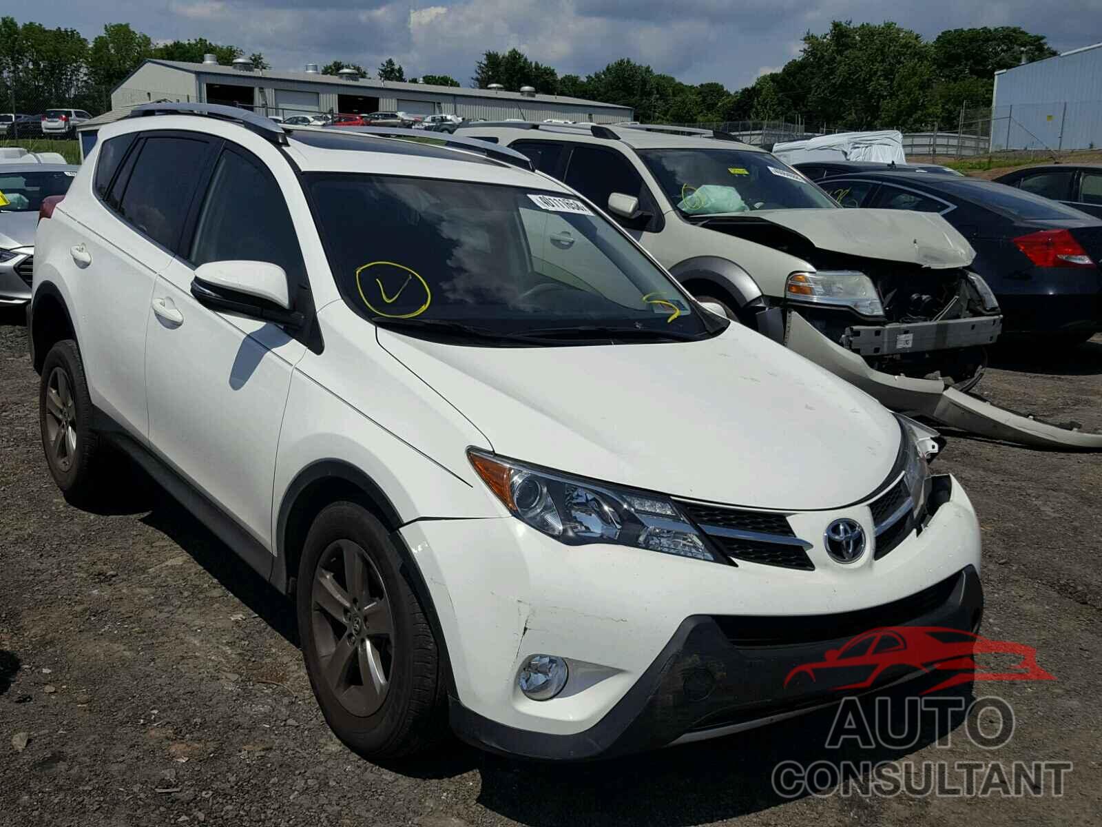 TOYOTA RAV4 XLE 2015 - JTMRFREV7FD130129