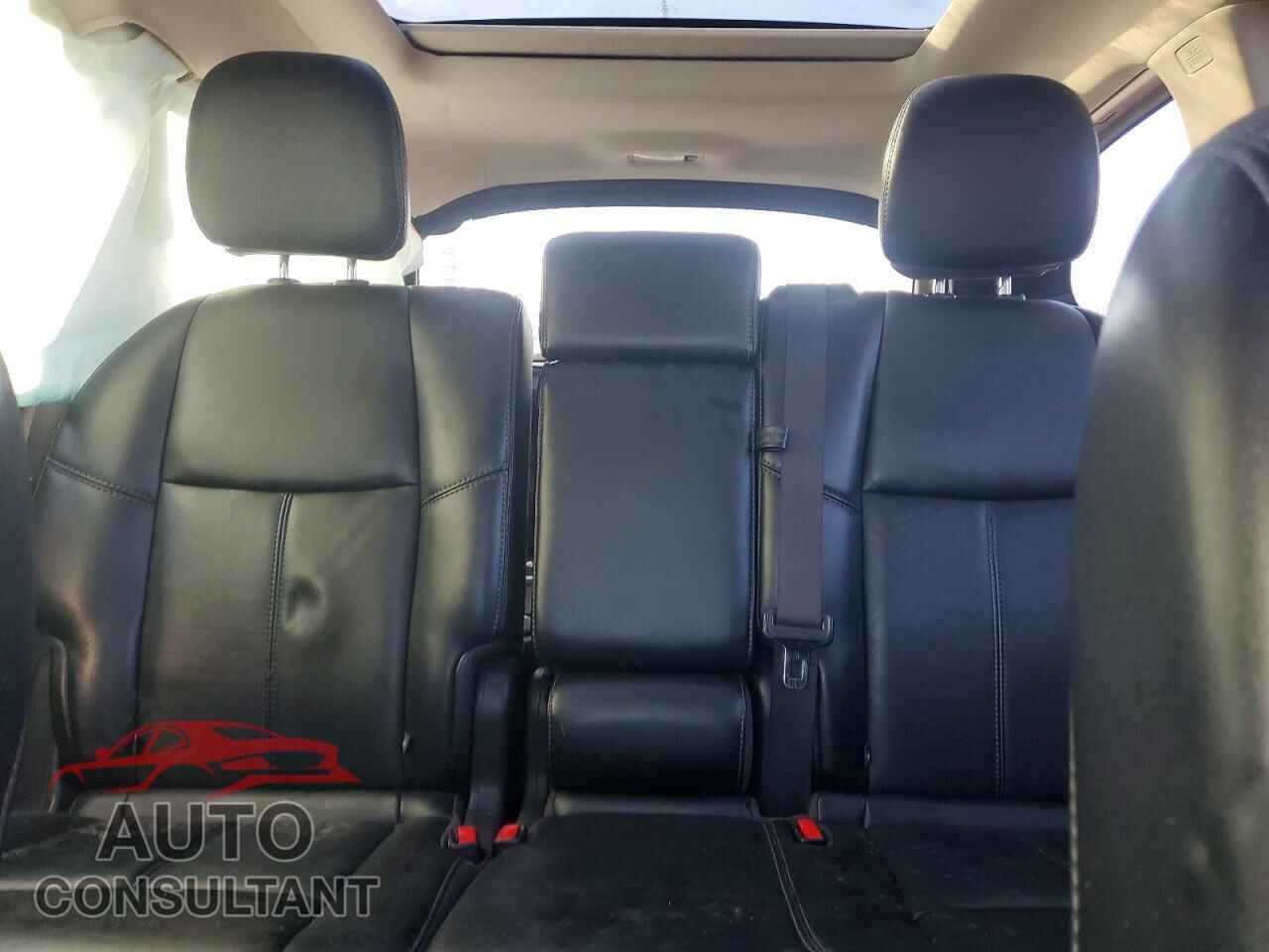 NISSAN PATHFINDER 2017 - 5N1DR2MM5HC650710