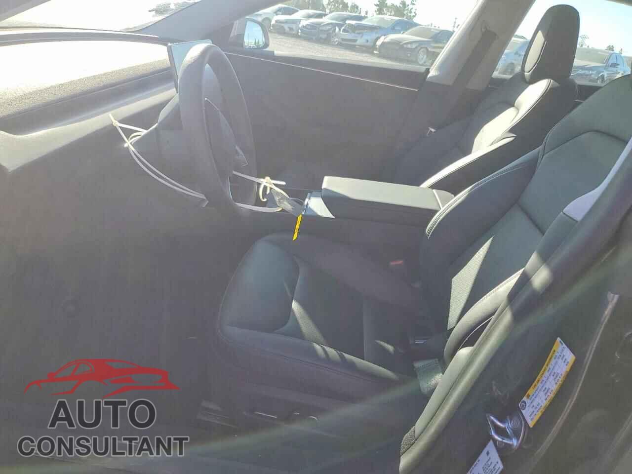 TESLA MODEL 3 2025 - 5YJ3E1EB3SF985901