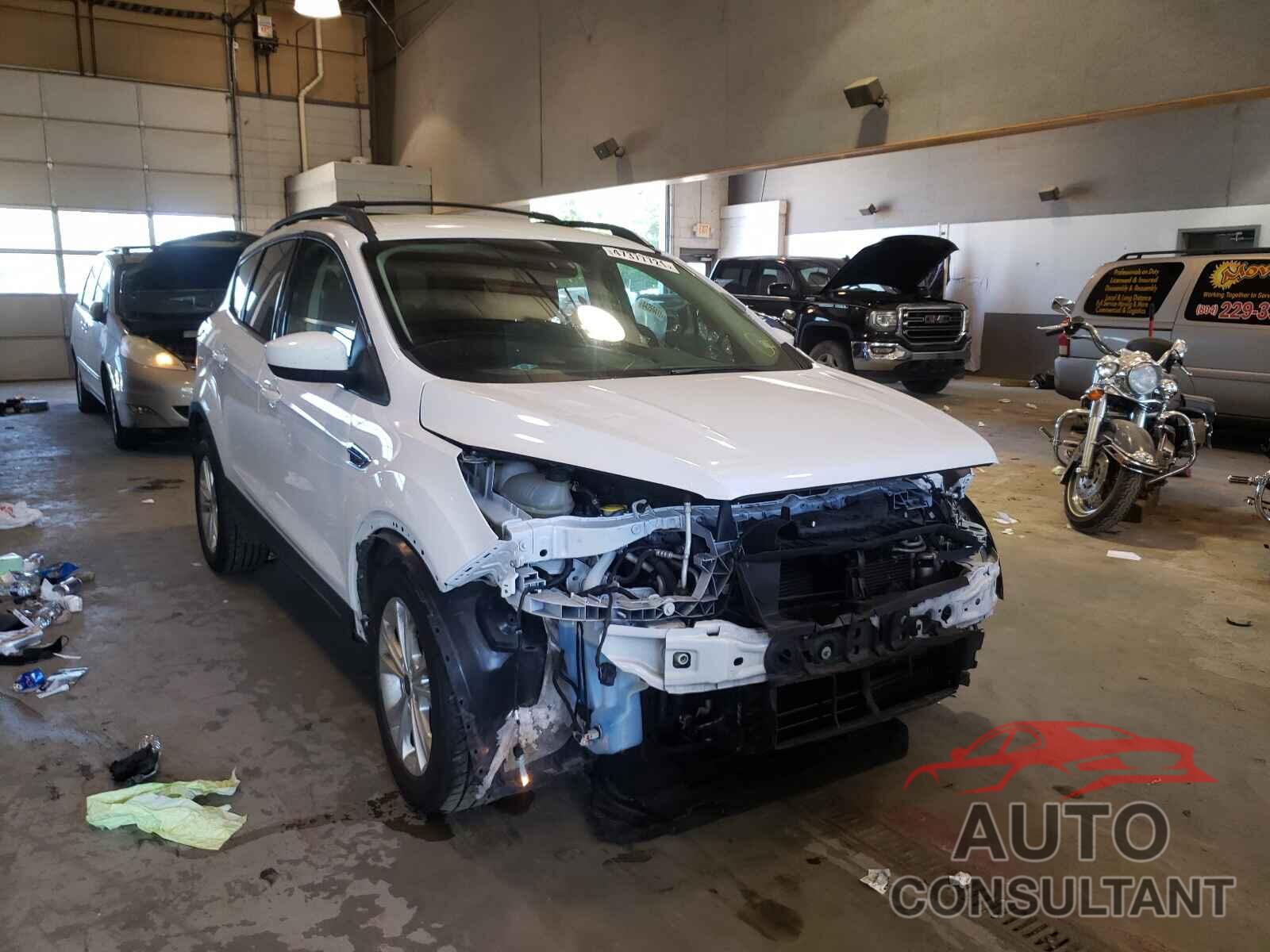 FORD ESCAPE 2017 - 1FMCU0GD8HUA18501