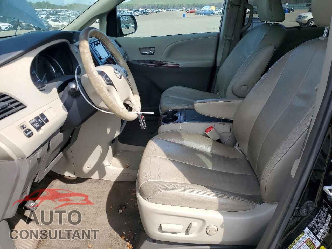 TOYOTA SIENNA 2013 - 5TDYK3DC8DS370537